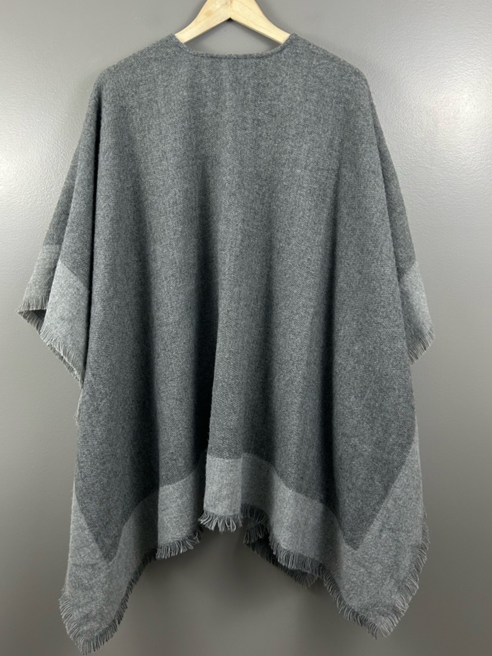 FRAAS Grey Colour Block Trim Fringe Cape Poncho Shawl Wrap Ruana Size OS - Picture 7 of 9